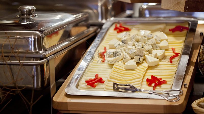 揭秘休闲食品批发：厂家直销定制贴牌的奥秘